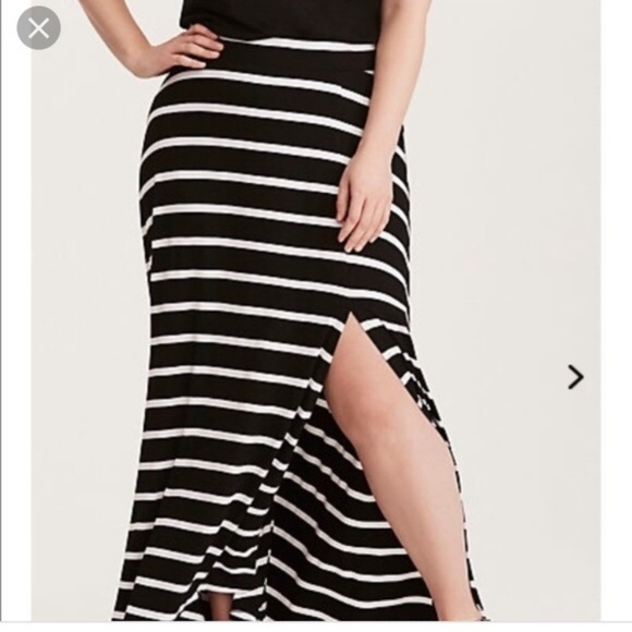 torrid Dresses & Skirts - TORRID 1 1X BLACK WHITE STRIPED MACI SKIRT W/ SLIT